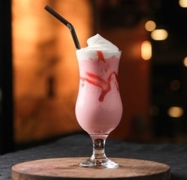 ÇİLEKLİ MİLKSHAKE